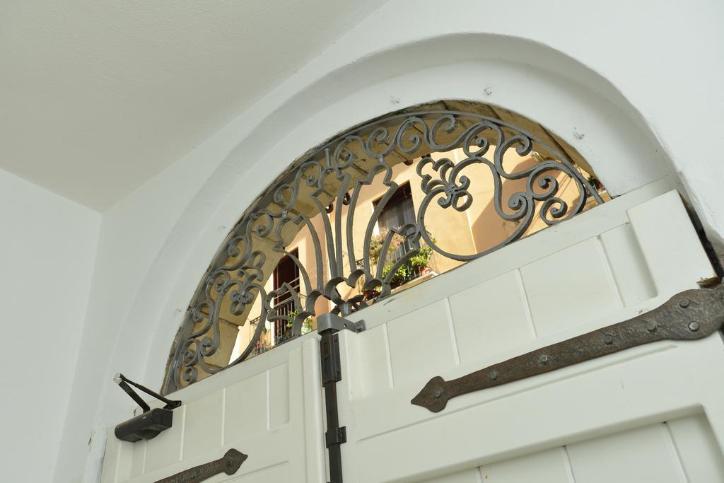 Izzhome Light كالياري المظهر الخارجي الصورة